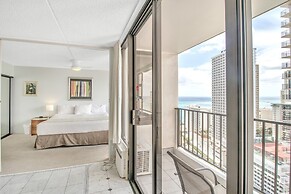 High Rise Ocean View Waikiki Condo, FREE Parking & Wi-Fi by Koko Resor