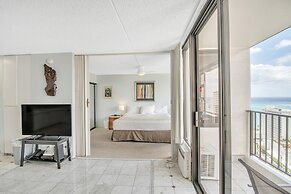 High Rise Ocean View Waikiki Condo, FREE Parking & Wi-Fi by Koko Resor