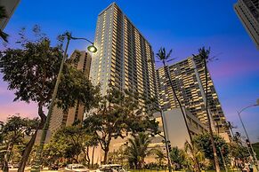 High Rise Ocean View Waikiki Condo, FREE Parking & Wi-Fi by Koko Resor