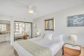 High Rise Ocean View Waikiki Condo, FREE Parking & Wi-Fi by Koko Resor