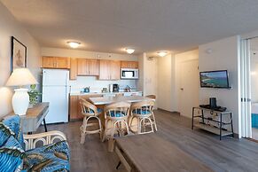 Updated Waikiki Condo with Mountain Views - 22nd floor, Free parking &