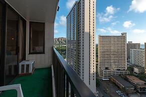 Updated Waikiki Condo with Mountain Views - 22nd floor, Free parking &