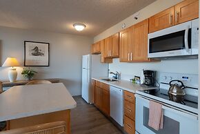Updated Waikiki Condo with Mountain Views - 22nd floor, Free parking &