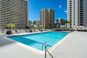 Updated Waikiki Condo with Mountain Views - 22nd floor, Free parking &