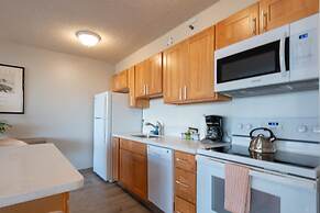 Updated Waikiki Condo with Mountain Views - 22nd floor, Free parking &