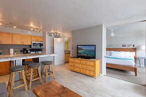 High Level Waikiki Condo - Enjoy Ocean Views From Your Private Lanai! 