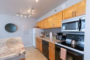 High Level Waikiki Condo - Enjoy Ocean Views From Your Private Lanai! 