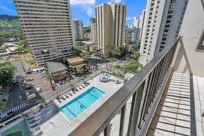 Queen Room With Pool View by Redawning