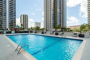 Queen Room With Pool View by Redawning