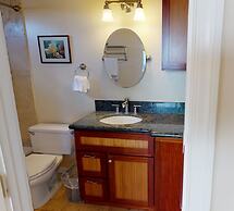 36th Floor Deluxe Ocean View Condo with Free Parking & Wifi by Koko Re