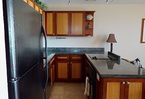 36th Floor Deluxe Ocean View Condo with Free Parking & Wifi by Koko Re