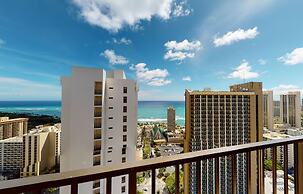 36th Floor Deluxe Ocean View Condo with Free Parking & Wifi by Koko Re