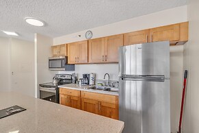 Deluxe Ocean and Diamond Head View Waikiki Condo, Free parking! by Kok