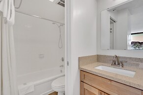 Deluxe Ocean and Diamond Head View Waikiki Condo, Free parking! by Kok