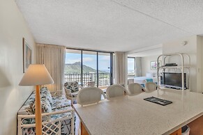 Deluxe Ocean and Diamond Head View Waikiki Condo, Free parking! by Kok