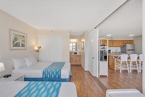 Deluxe Ocean and Diamond Head View Waikiki Condo, Free parking! by Kok