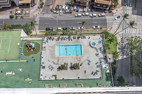 Deluxe Ocean and Diamond Head View Waikiki Condo, Free parking! by Kok