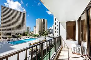 Deluxe Condo with Pool View, Free Parking & Wi-Fi by Koko Resort Vacat