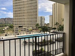 Deluxe Condo with Pool View, Free Parking & Wi-Fi by Koko Resort Vacat