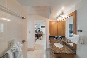 Excellent Diamond Head View Condo - Remodeled, Free Parking! by Koko R
