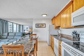 Excellent Diamond Head View Condo - Remodeled, Free Parking! by Koko R