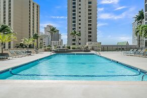 Excellent Diamond Head View Condo - Remodeled, Free Parking! by Koko R