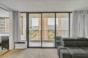 Excellent Diamond Head View Condo - Remodeled, Free Parking! by Koko R