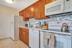 Gorgeous High Rise Waikiki Condo with Ocean and Diamond Head Views by 