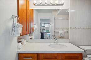 Gorgeous High Rise Waikiki Condo with Ocean and Diamond Head Views by 