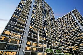 Gorgeous High Rise Waikiki Condo with Ocean and Diamond Head Views by 