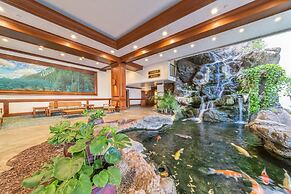 Gorgeous High Rise Waikiki Condo with Ocean and Diamond Head Views by 