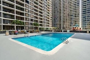 Deluxe Panoramic Mountain View Condo - 37th Floor, Free parking & Wifi