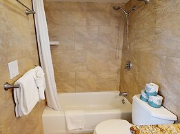 Deluxe Panoramic Mountain View Condo - 37th Floor, Free parking & Wifi