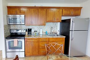 Deluxe Panoramic Mountain View Condo - 37th Floor, Free parking & Wifi