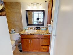 Deluxe Panoramic Mountain View Condo - 37th Floor, Free parking & Wifi