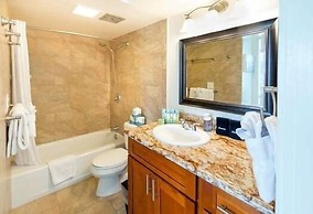 Deluxe Panoramic Mountain View Condo - 37th Floor, Free parking & Wifi