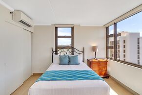 37th Floor Condo with Sweeping Ocean Views & Free parking! by Koko Res