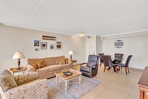 37th Floor Condo with Sweeping Ocean Views & Free parking! by Koko Res