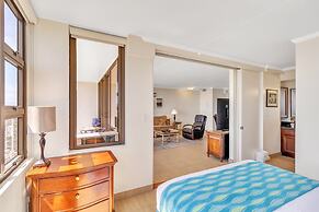 37th Floor Condo with Sweeping Ocean Views & Free parking! by Koko Res