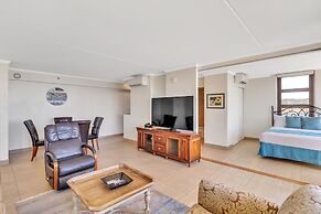 37th Floor Condo with Sweeping Ocean Views & Free parking! by Koko Res