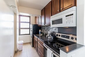 37th Floor Condo with Sweeping Ocean Views & Free parking! by Koko Res