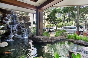 37th Floor Condo with Sweeping Ocean Views & Free parking! by Koko Res