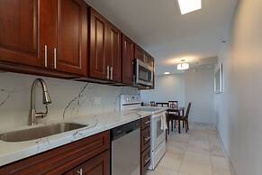 Newly Remodeled Corner Unit at the Waikiki Banyan with Diamond Head Vi