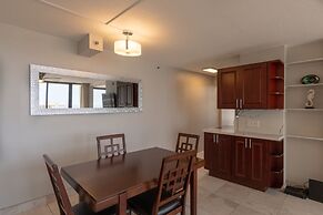 Newly Remodeled Corner Unit at the Waikiki Banyan with Diamond Head Vi