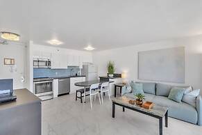 Standard Ocean View Condo - 36th Floor, Free parking & Wifi by Koko Re