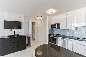 Standard Ocean View Condo - 36th Floor, Free parking & Wifi by Koko Re