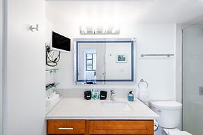 Deluxe Garden View Waikiki Banyan, Free Parking by Koko Resort Vacatio