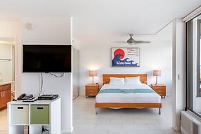 Deluxe Garden View Waikiki Banyan, Free Parking by Koko Resort Vacatio