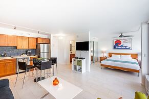 Deluxe Garden View Waikiki Banyan, Free Parking by Koko Resort Vacatio