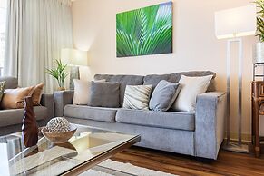 Beautifully Renovated 32nd Floor Deluxe Ocean View Waikiki Condo by Ko